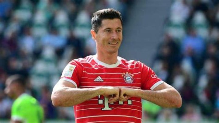 Grand Mere De Robert Lewandowski 