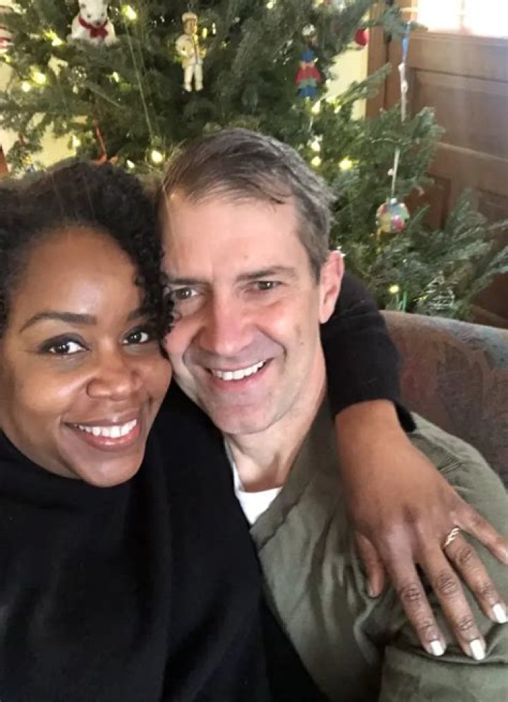 Greg Stohr: Wiki (Kimberly Atkins Husband), Bio, Age, Birthday, Family, Net Worth