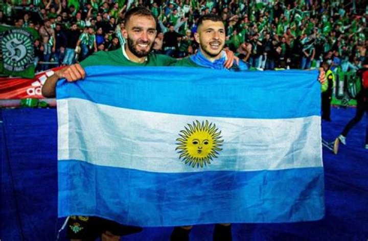 Guido Rodríguez and Germán Pezzella win Copa del Rey with Real Betis in final vs. Valencia