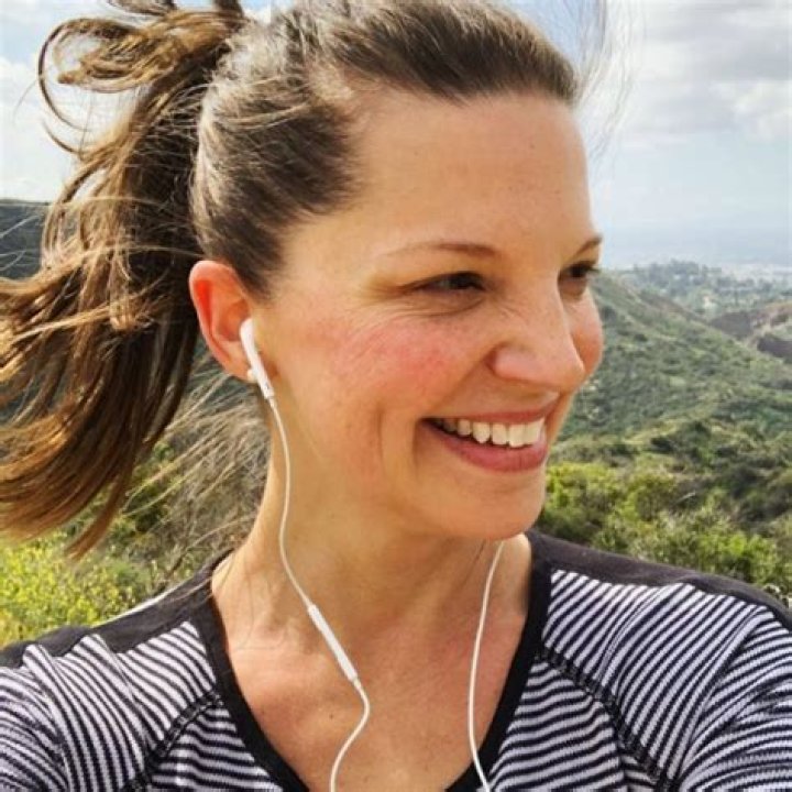 Hallie Gnatovich - Bio, Age, Height, Married, Nationality, Body Measurement, Career
