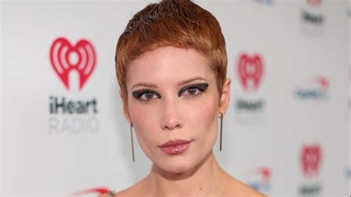 Halsey Splits from her Record Label Capitol Records After TikTok Call Out