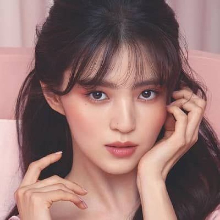 Han Seo Hee - Bio, Age, Net Worth, Height, Single, Nationality, Body Measurement, Career