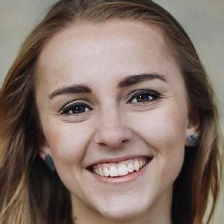 Hannah Witton - Bio, Age, Height, Married, Nationality, Body Measurement, Career