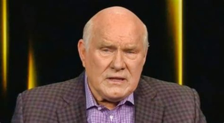 	HENDERSON APOLOGIZES FOR CALLING BRADSHAW DUMB	