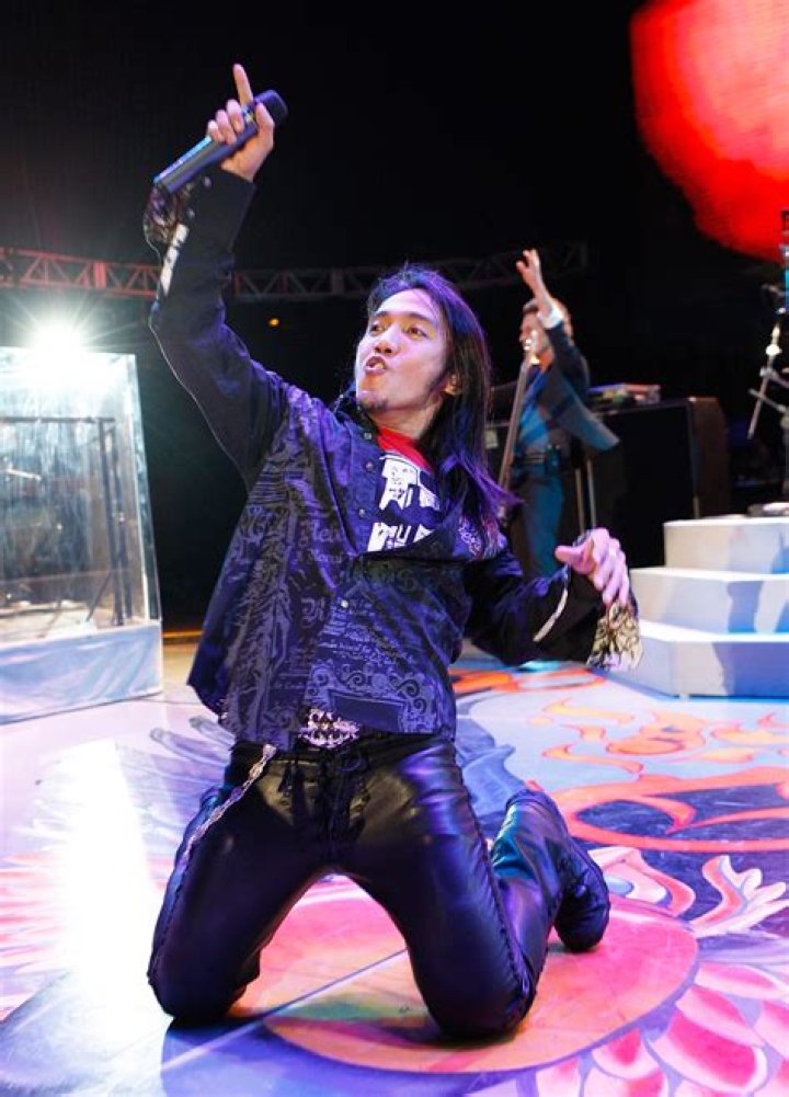 How Much Does Arnel Pineda Make Per Concert?