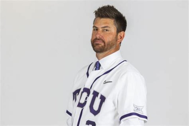 How much does Kirk Saarloos make with the Horned Frogs?