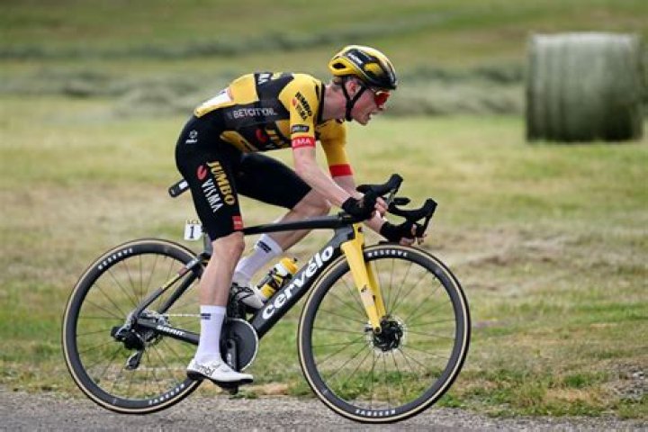 How Tall Is Jonas Vingegaard In Feet?