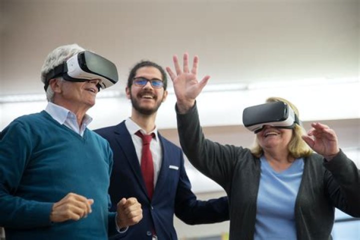 How to Introduce Older People to VR