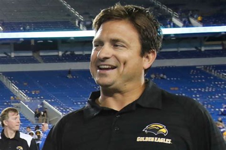	Hurricanes hire Houston’s Shannon Dawson as their new offensive coordinator	