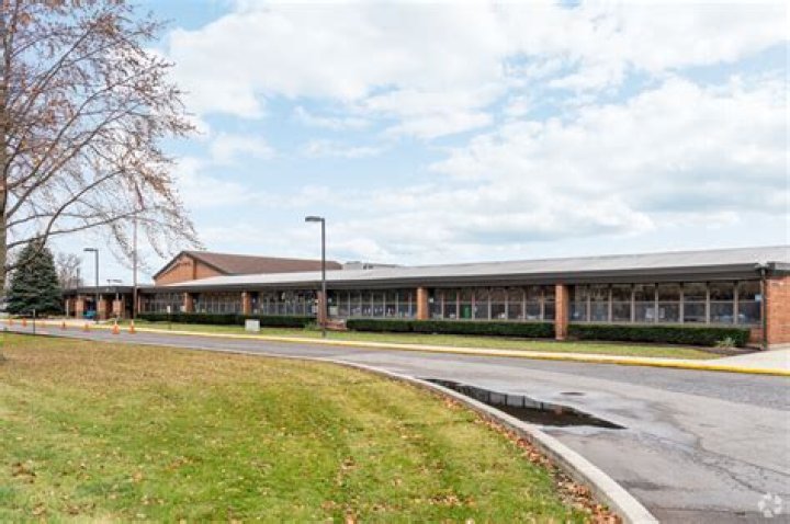 Ideal Elementary School - Countryside