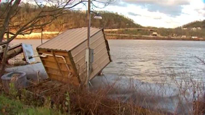 Investigation underway after 26 barges break loose on Ohio River