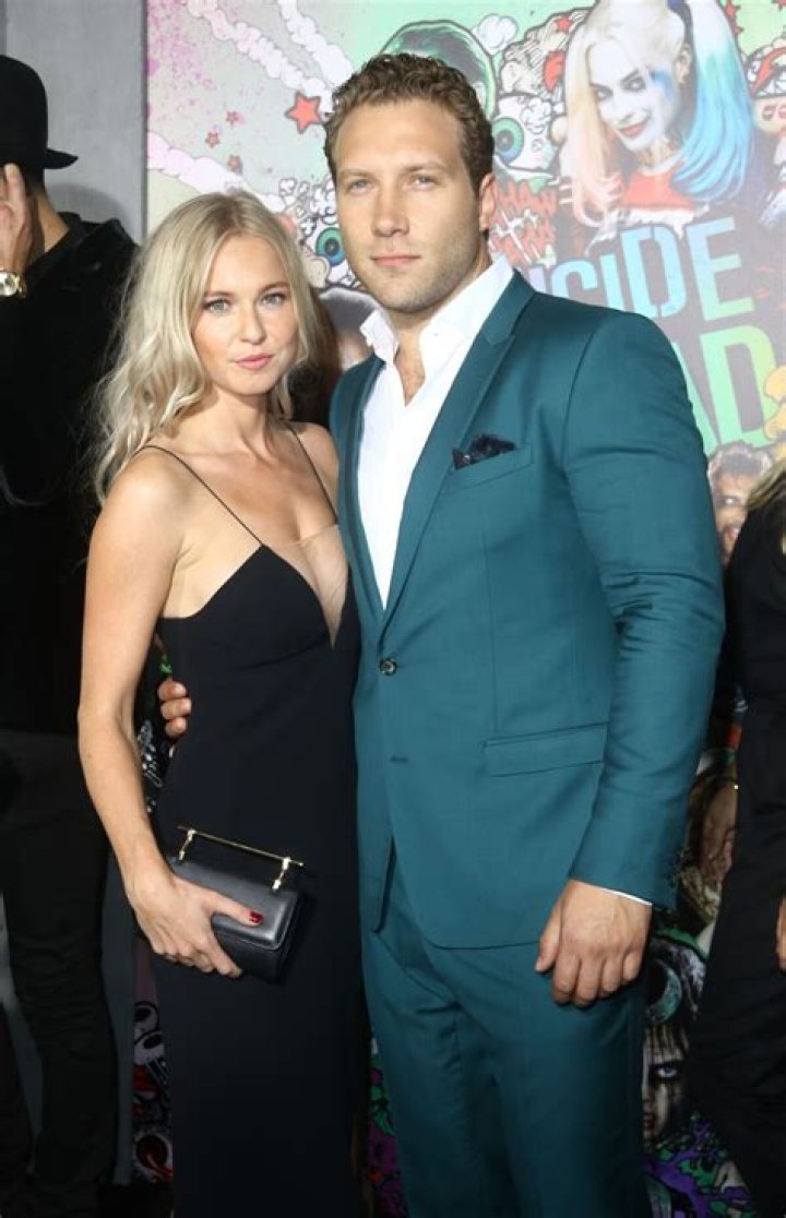 Is Jai Courtney Married To Wife After Split With Mecki Dent?