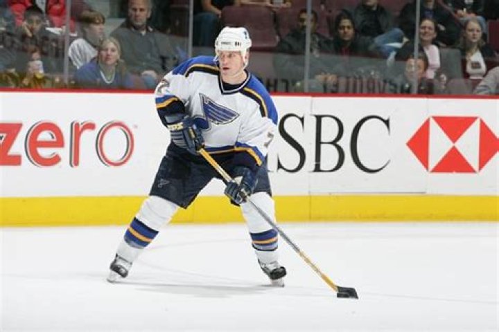 Is Keith Tkachuk related to Walt Tkaczuk? Exploring relation between former players having similar sounding last names