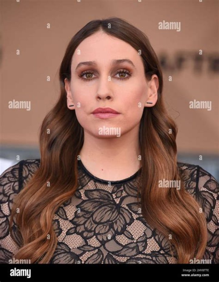 Is Sarah Sutherland Married? A Complete Insight Into Her Personal Life