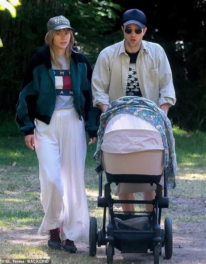 Is Suki Waterhouse And Robert Pattinson Having A Kid?