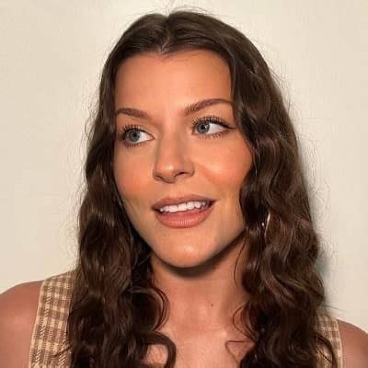 Janelle Ginestra - Bio, Age, Height, Net Worth, Facts, Nationality