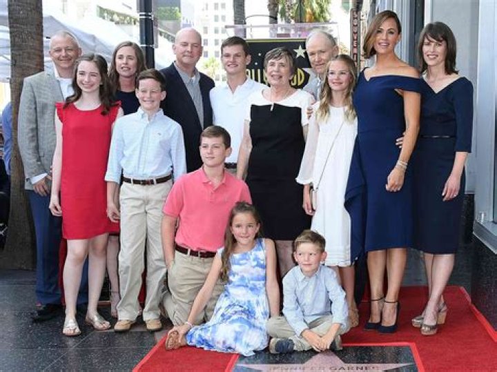 Jennifer Garner Family: Husband, Children, Parents, Siblings, Ethnicity