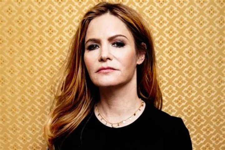 Jennifer Leigh Bio, Age, Height, Husband, Salary, Net worth, News Channel 8