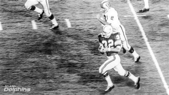 	Joe Auer, who scored a 95-yard touchdown on Dolphins’ first-ever play, has died	