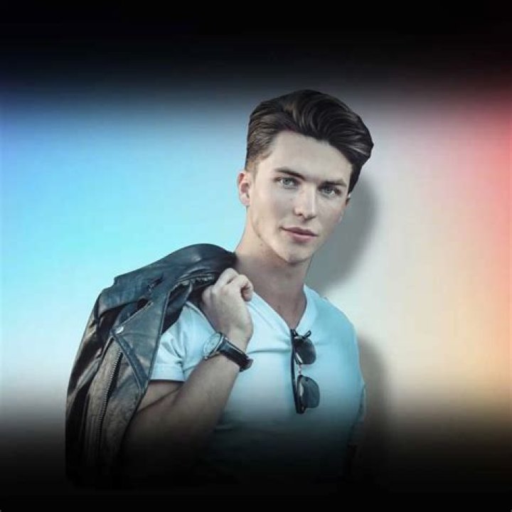 Justin Burke - Bio, Age, Net Worth, Height, Single, Nationality, Body Measurement, Career