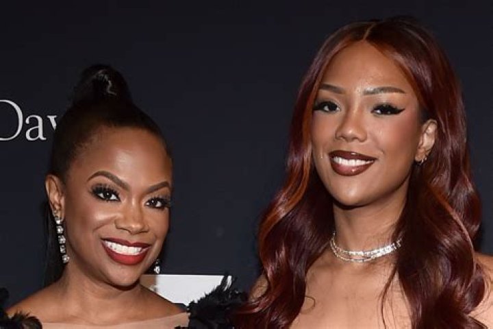 KANDI BURRUSS AND DAUGHTER AT ‘TAGS’ #2 OPENING