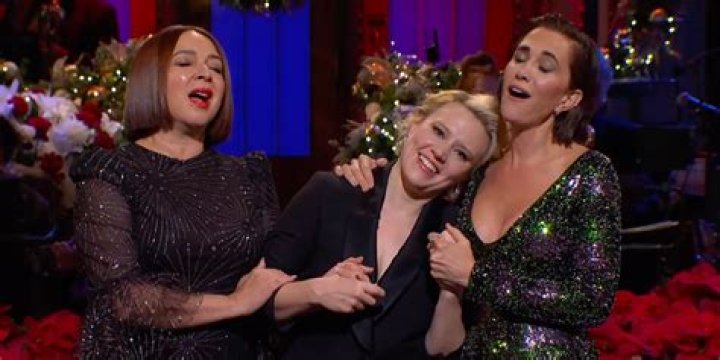 Kate McKinnon Returns to 'SNL' With Emotional Monologue Following Holiday Cold Open