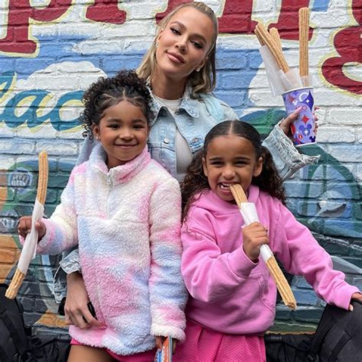 KEEPING UP WITH THE KARDASHIAN KIDS! TRUE THOMPSON AND DREAM KARDASHIAN ARE POOL PALS