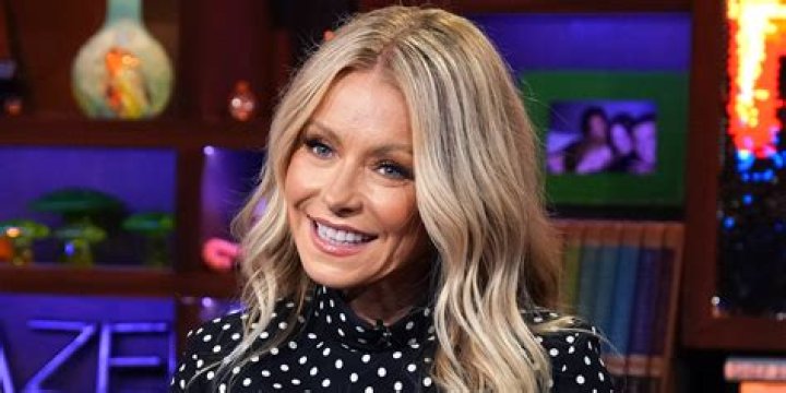 Kelly Ripa Nude: A Comprehensive Look At Her Journey And Impact