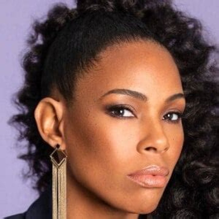 Know Angela Lewis’ Age, Height, Parents, And Net Worth