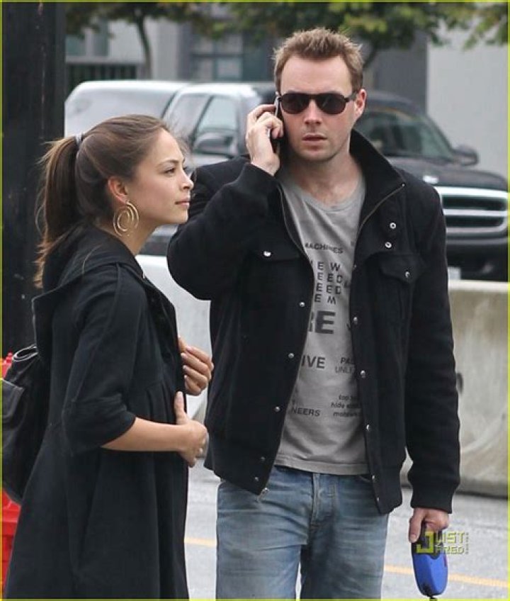 Kristin Kreuk in Relationship with Mark Hildreth, Know their Relationship and Dating History