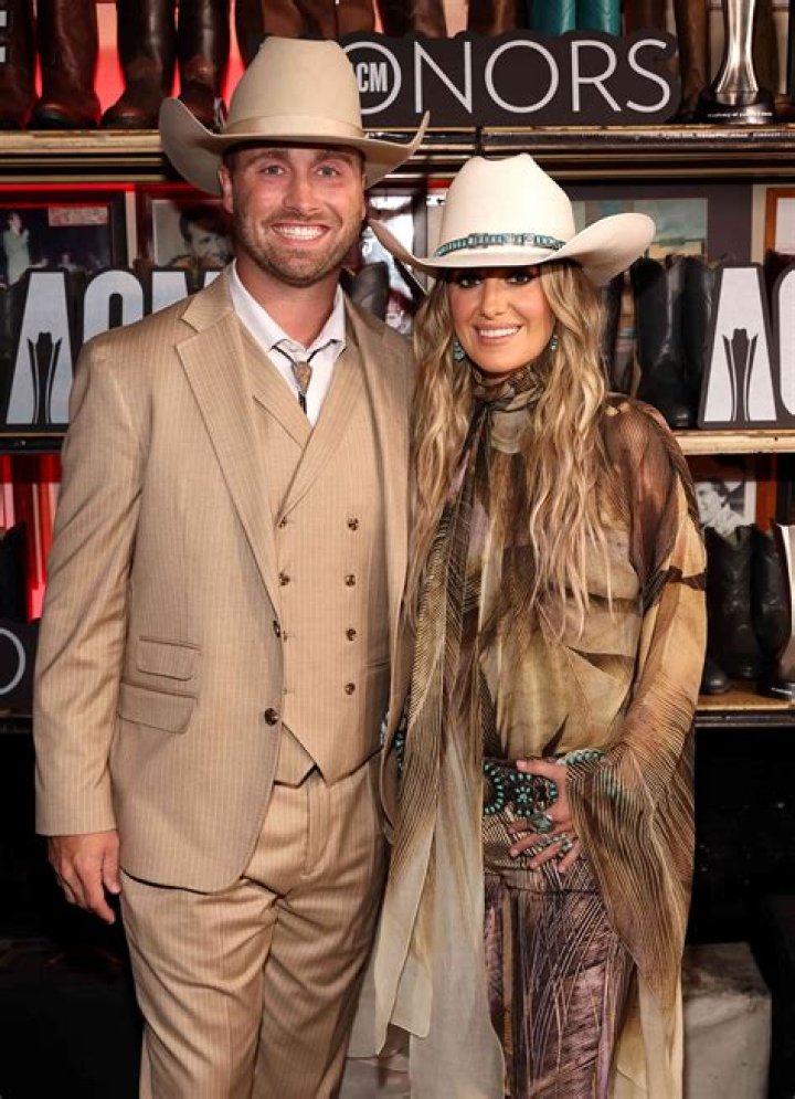 Lainey Wilson Has No Husband, Revealed Boyfriend Devlin Hodges