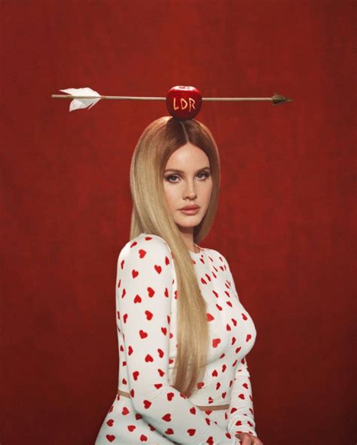 Lana Del Rey Nude: A Deep Dive Into Her Artistic Expression And Body Positivity
