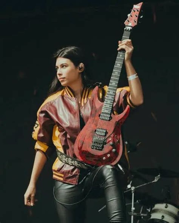 Larissa Liveir: Wiki, Bio, Age, Guitarist, Boyfriend, Nationality, Net Worth