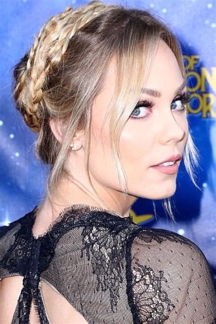 Laura Vandervoort Biography