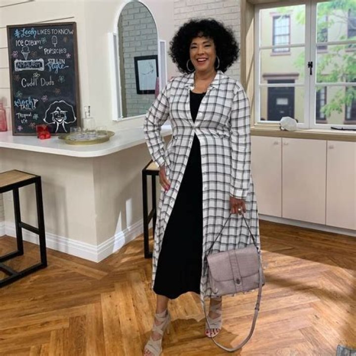 Leah Williams Bio, Age, Height, Husband, Salary, Net Worth, QVC