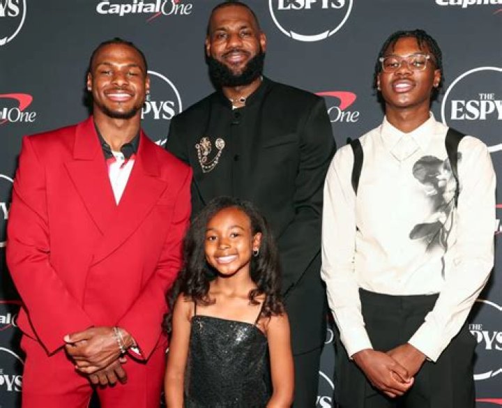 LEBRON JAMES HELPS HIS DAUGHTER ON ‘ALL THINGS ZHURI’