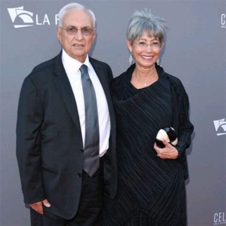 Leslie Gehry: What Happened To Frank Gehry's Daughter?