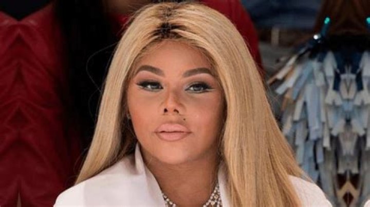 Lil Kim - Bio, Net Worth, Height