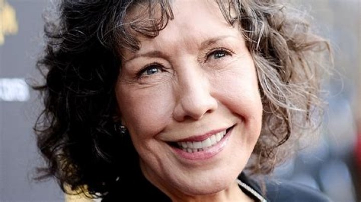 Lily Tomlin: The Truth Behind The Plastic Surgery Rumors