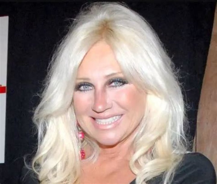 Linda Hogan Biography
