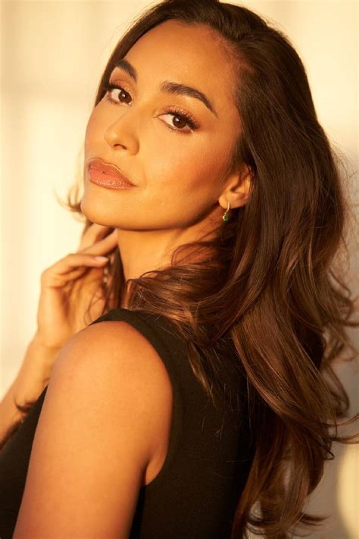 Lindsey Morgan Biography
