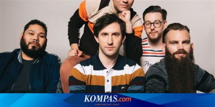 Lirik dan Chord Lagu Uneasy Hearts Weigh The Most
