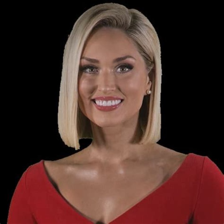 Liz Dueweke Bio, Age, Height, Husband, Salary, Net worth, Q13 Fox
