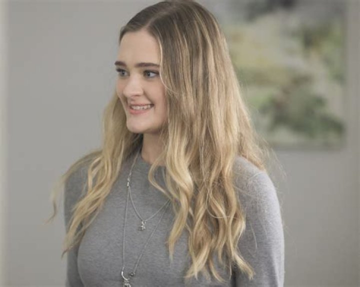 Lizzy Greene - Bio, Age, Net Worth, Height, Single, Nationality, Body Measurement, Career