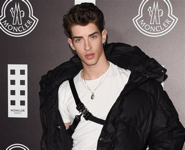 Manu Rios Age, Edad, Birthday, Novia, Height, Wikipedia, Biodata