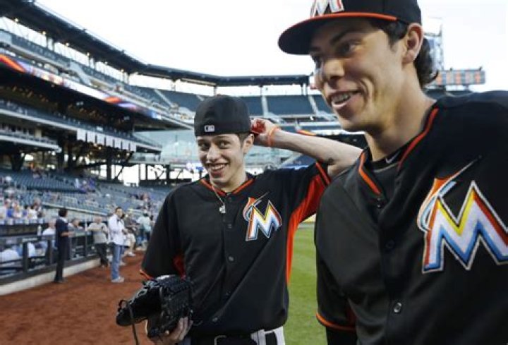 	Marlins surprise Christian Yelich with lookalike from ‘SNL’	