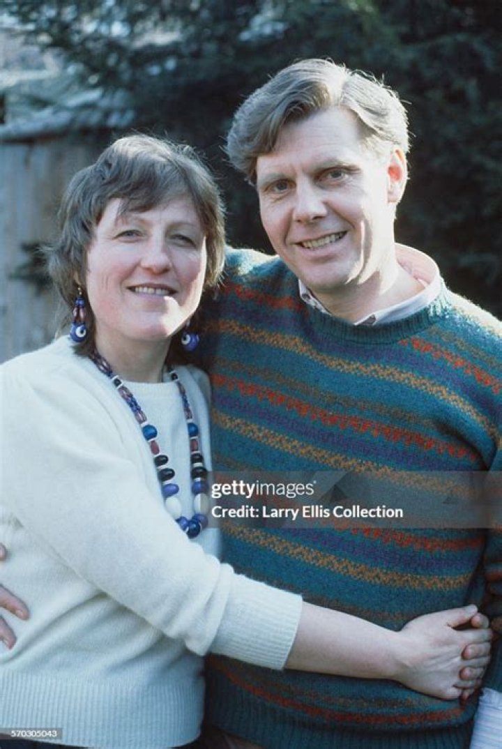 Mary Elizabeth Piper: Everything About James Fox's wife