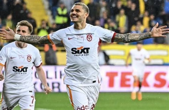 Mauro Icardi scores for Galatasaray in Champions League qualifier