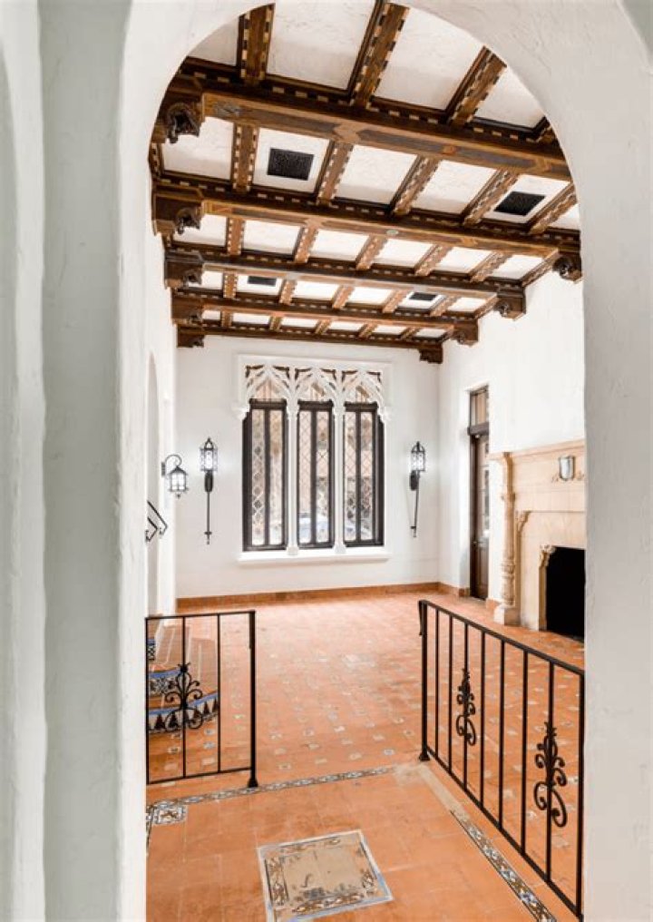 	Mediterranean ‘palace’ in Coral Gables going for a king’s ransom: $55 million | PHOTOS	