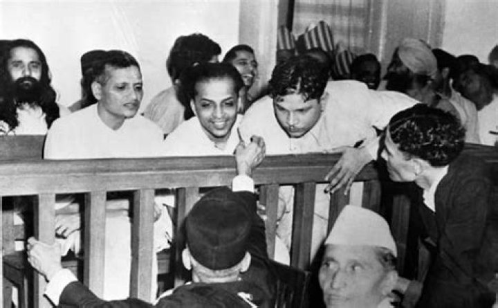 Mi Nathuram Godse Boltoy Actors, Cast, Wiki